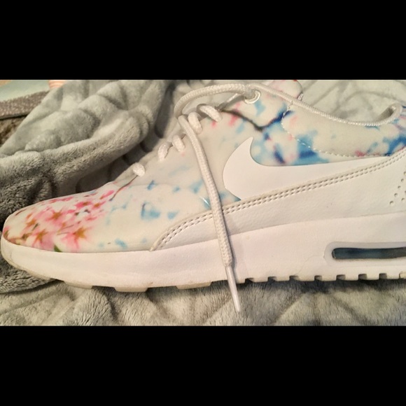 nike air max thea cherry